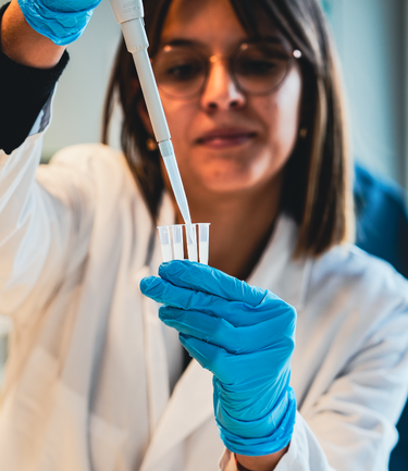 Researcher at Nagi Bioscience lab accelerating drug discovery in aging biology with automated workflows.